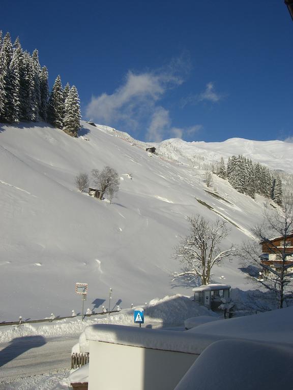 Gaestehaus Alpenland ทักซ์ ภายนอก รูปภาพ