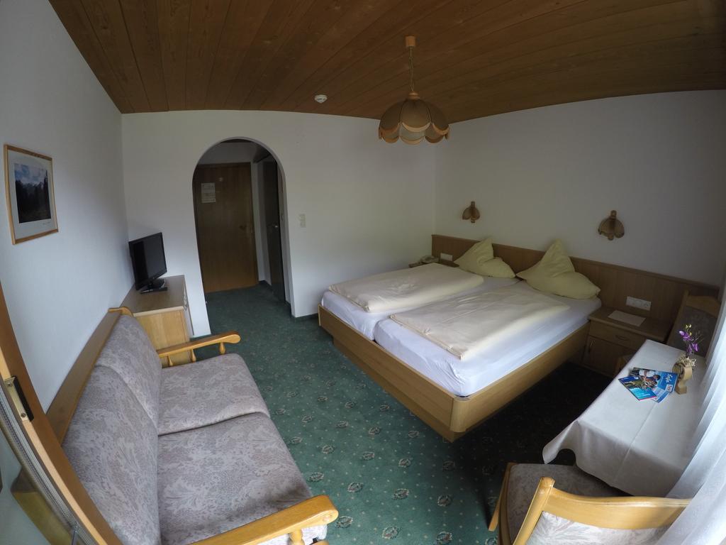 Gaestehaus Alpenland ทักซ์ ภายนอก รูปภาพ