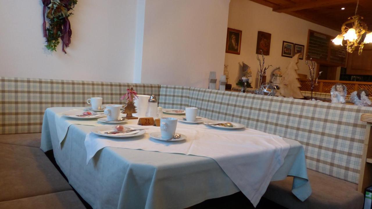 Gaestehaus Alpenland ทักซ์ ภายนอก รูปภาพ